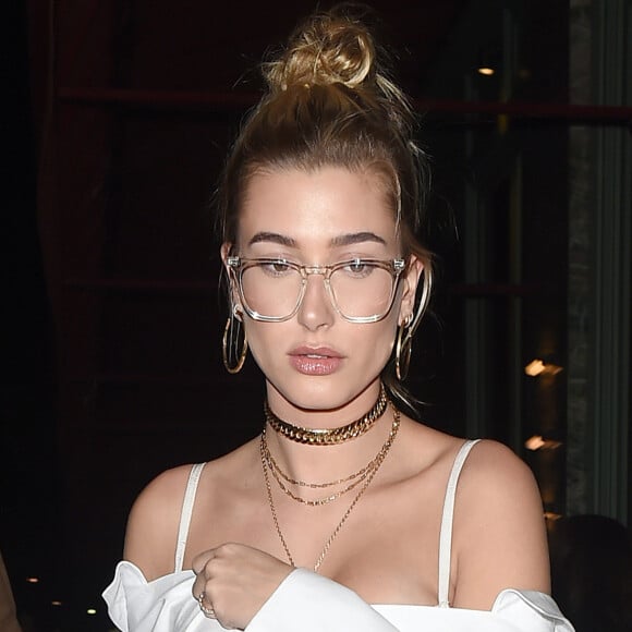 Hailey Baldwin va dîner au restaurant Sexy Fish de Londres le 18 février 2017.