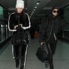 Bella Hadid et Hailey Baldwin arrivent à l' aéroport de Heathrow Airport à Londres Le 18 février 2017.