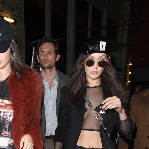 Kendall Jenner et Bella Hadid vont dîner au restaurant Sexy Fish de Londres le 18 février 2017.