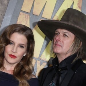 Lisa Marie Presley et son mari Michael Lock­wood à la Première du film " Mad Max - Fury Road " à Los Angeles Le 07 Mai 2015