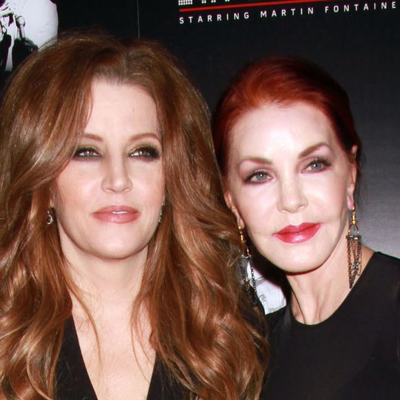 Priscilla et sa fille Lisa Marie Presley présentent la soirée « Elvis The Exhibition - The Show - The Experience » à Las Vegas, le 23 avril 2015 P