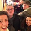 Steve Hewlett pose avec son clan sur Twitter, en février 2015