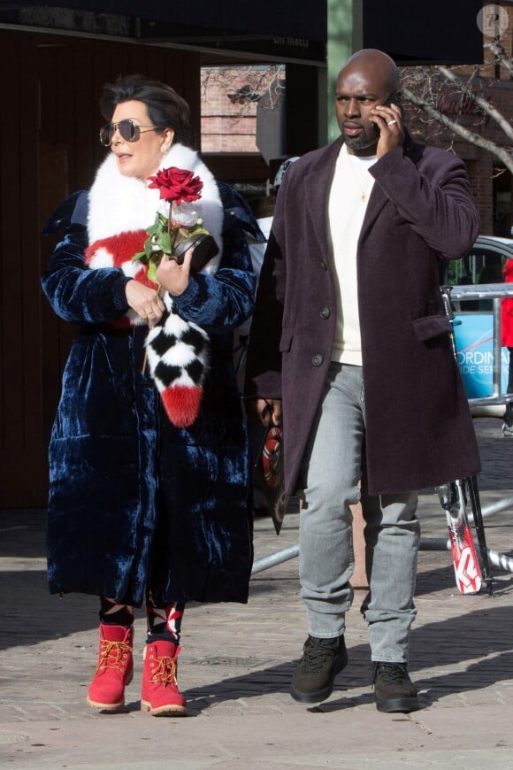 Kris Jenner et son compagnon Corey Gamble font du shopping avec Melanie Griffith à Aspen le 30 décembre 2016