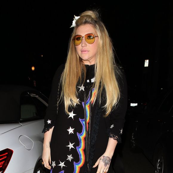Kesha arrive à la soirée Pre-Grammy à Los Angeles, le 11 février 2017