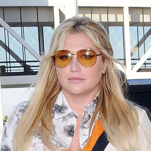 Kesha arrive à l'aéroport de LAX à Los Angeles pour prendre l’avion, le 22 novembre 2016