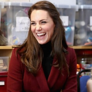 Kate Middleton, duchesse de Cambridge, a rencontré l'équipe d'intervention familiale à Caerphilly au Pays de Galles le 22 février 2017 et rencontré des enfants souffrant de problèmes émotionnels ou mentaux en sa qualité de nouvelle marraine d'Action for Children.