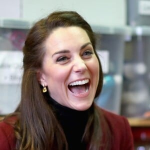 Kate Middleton, duchesse de Cambridge, a rencontré l'équipe d'intervention familiale à Caerphilly au Pays de Galles le 22 février 2017 et rencontré des enfants souffrant de problèmes émotionnels ou mentaux en sa qualité de nouvelle marraine d'Action for Children.