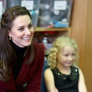 Kate Middleton, duchesse de Cambridge, a rencontré l'équipe d'intervention familiale à Caerphilly au Pays de Galles le 22 février 2017 et rencontré des enfants souffrant de problèmes émotionnels ou mentaux en sa qualité de nouvelle marraine d'Action for Children.