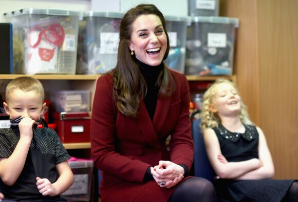Kate Middleton, duchesse de Cambridge, a rencontré l'équipe d'intervention familiale à Caerphilly au Pays de Galles le 22 février 2017 et rencontré des enfants souffrant de problèmes émotionnels ou mentaux en sa qualité de nouvelle marraine d'Action for Children.
