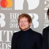 Ed Sheeran et James Arthur arrivant aux Brit Awards 2017 à Londres, le 22 février 2017.