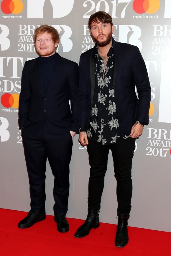 Ed Sheeran et James Arthur arrivant aux Brit Awards 2017 à Londres, le 22 février 2017.