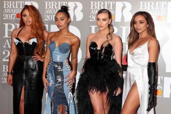 Perrie Edwards, Jesy Nelson, Jade Thirlwall, Leigh-Anne Pinnock, aka Little Mix, arrivant aux Brit Awards 2017 à Londres, le 22 février 2017.