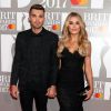 Josh Cuthbert et son fiancée Chloe Lloyd arrivant aux Brit Awards 2017 à Londres, le 22 février 2017.