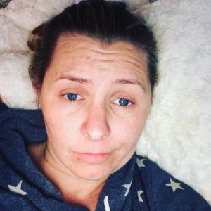 Beverley Mitchell, malade, a posté ce selfie sur Instagram le 18 février 2017