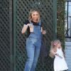 Beverley Mitchell à la sortie du restaurant Au Fudge avec sa fille Kenzie Cameron à West Hollywood, le 17 août 2016