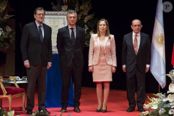 Mariano Rajoy, le président argentin Mauricio Macri, Ana Pastor, Jose Luis Rodriguez lors de la cérémonie "New Economy Forum Award" à Madrid. Le 24 février 2017