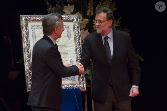 Le président argentin Mauricio Macri et Mariano Rajoy lors de la cérémonie "New Economy Forum Award" à Madrid. Le 24 février 2017