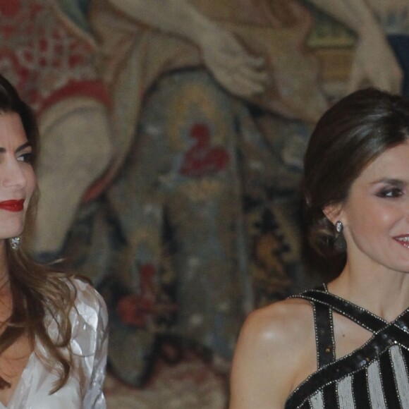 Le roi Felipe VI et la reine Letizia d'Espagne se réunissaient à nouveau avec le président argentin Mauricio Macri et sa femme Juliana Awada le 23 février 2017 au palais du Pardo à Madrid à l'occasion d'un dîner officiel offert par le couple présidentiel argentin, au lendemain de celui organisé par le couple royal.