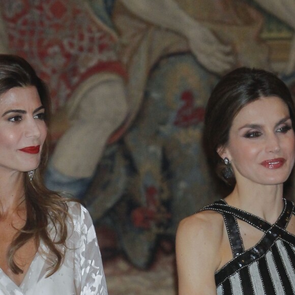 Le roi Felipe VI et la reine Letizia d'Espagne se réunissaient à nouveau avec le président argentin Mauricio Macri et sa femme Juliana Awada le 23 février 2017 au palais du Pardo à Madrid à l'occasion d'un dîner officiel offert par le couple présidentiel argentin, au lendemain de celui organisé par le couple royal.