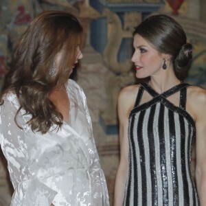 Le roi Felipe VI et la reine Letizia d'Espagne se réunissaient à nouveau avec le président argentin Mauricio Macri et sa femme Juliana Awada le 23 février 2017 au palais du Pardo à Madrid à l'occasion d'un dîner officiel offert par le couple présidentiel argentin, au lendemain de celui organisé par le couple royal.