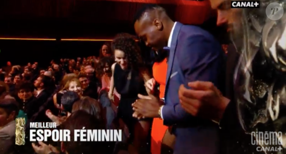 Oulaya Amamra reçoit le César du meilleur espoir féminin pour Divines, le 24 février 2017