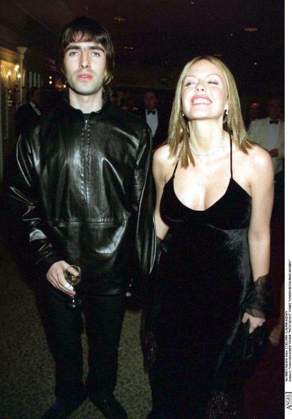Liam Gallagher et Patsy Kensit (alors enceinte de Lennon) à Londres en 1999.