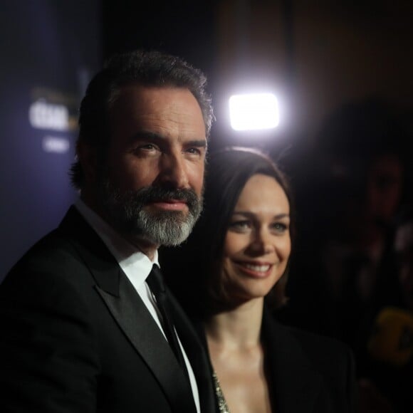 Jean Dujardin et sa compagne Nathalie Péchalat sur le tapis rouge de la 42ème cérémonie des César à la Salle Pleyel à Paris le 24 février 2017. © Olivier Borde / Dominique Jacovides / Bestimage