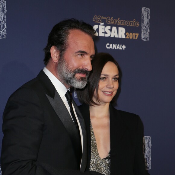 Jean Dujardin et sa compagne Nathalie Péchalat sur le tapis rouge de la 42ème cérémonie des César à la Salle Pleyel à Paris le 24 février 2017. © Olivier Borde / Dominique Jacovides / Bestimage