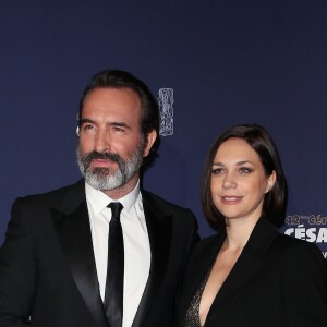 Jean Dujardin et sa compagne Nathalie Péchalat sur le tapis rouge de la 42ème cérémonie des César à la Salle Pleyel à Paris le 24 février 2017. © Olivier Borde / Dominique Jacovides / Bestimage