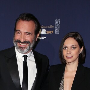 Jean Dujardin et sa compagne Nathalie Péchalat sur le tapis rouge de la 42ème cérémonie des César à la Salle Pleyel à Paris le 24 février 2017. © Olivier Borde / Dominique Jacovides / Bestimage