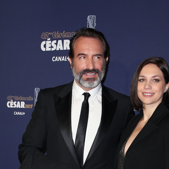 Jean Dujardin et sa compagne Nathalie Péchalat sur le tapis rouge de la 42ème cérémonie des César à la Salle Pleyel à Paris le 24 février 2017. © Olivier Borde / Dominique Jacovides / Bestimage