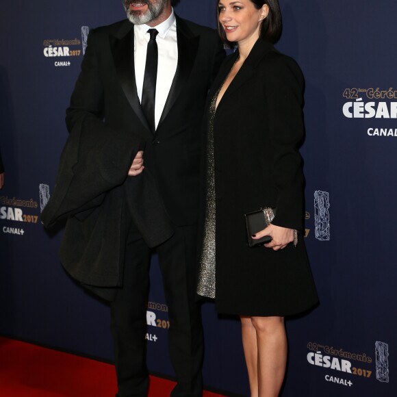 Jean Dujardin et sa compagne Nathalie Péchalat sur le tapis rouge de la 42ème cérémonie des César à la Salle Pleyel à Paris le 24 février 2017. © Olivier Borde / Dominique Jacovides / Bestimage