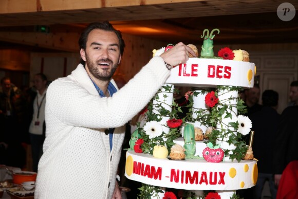 Cyril Lignac a confectionné un gâteau à l'occasion de la présentation du film "L'ile des Miam-nimaux : Tempete de boulettes geantes 2" lors du 17e Festival International du Film de Comédie de l'Alpe d'Huez, le 17 Janvier 2014.