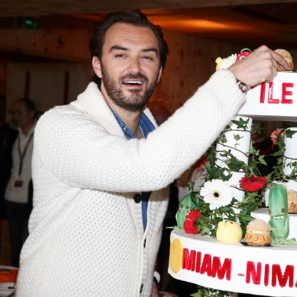 Cyril Lignac a confectionné un gâteau à l'occasion de la présentation du film "L'ile des Miam-nimaux : Tempete de boulettes geantes 2" lors du 17e Festival International du Film de Comédie de l'Alpe d'Huez, le 17 Janvier 2014.