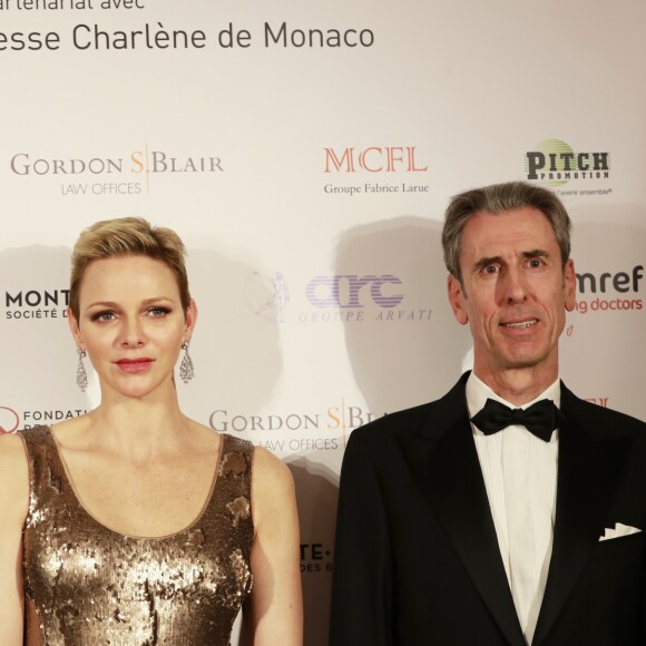 Githinji Gitahi, la princesse Charlene de Monaco et Gilles Tonelli - Photocall de la soirée de gala de L'AMREF Flying Doctors à Monaco le 24 février 2017.