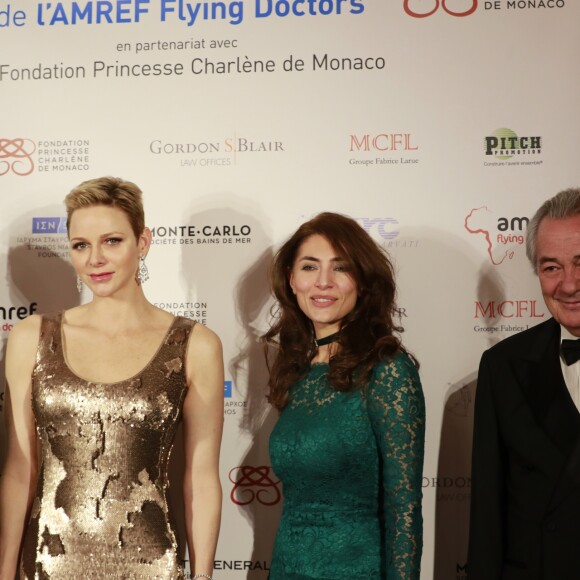 Pierre Frolla, la princesse Charlene de Monaco, Caterina Murino, Remo Girone et sa femme Victoria Zinny - Photocall de la soirée de gala de L'AMREF Flying Doctors à Monaco le 24 février 2017.