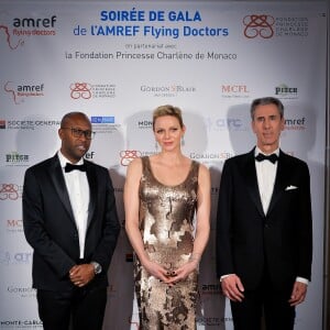 Githinji Gitahi, la princesse Charlene de Monaco et Gilles Tonelli - Photocall de la soirée de gala de L'AMREF Flying Doctors à Monaco le 24 février 2017.