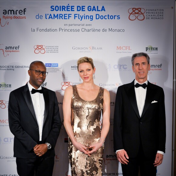 Githinji Gitahi, la princesse Charlene de Monaco et Gilles Tonelli - Photocall de la soirée de gala de L'AMREF Flying Doctors à Monaco le 24 février 2017.