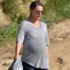 Natalie Portman (enceinte) est allée faire une promenade avec sa mère Shelley Stevens et son chien à Los Feliz. Le 15 février 2017