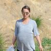 Natalie Portman (enceinte) est allée faire une promenade avec sa mère Shelley Stevens et son chien à Los Feliz. Le 15 février 2017