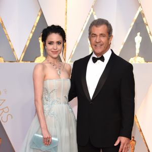 Rosalind Ross et son compagnon Mel Gibson à la 89ème cérémonie des Oscars au Hollywood & Highland Center à Hollywood, le 26 février 2017