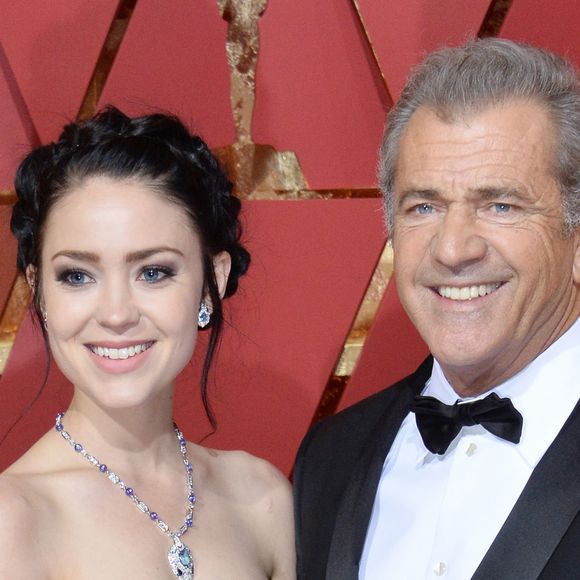 Mel Gibson et Rosalind Ross sur le tapis rouge de la cérémonie des Oscars à Los Angeles le 26 février 2017