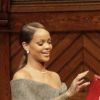 Rihanna reçoit son prix de personnalité humanitaire de l'année remis par la Harvard Foundation, à l'université de Harvard. Cambridge, le 28 février 2017.