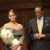 Rihanna reçoit son prix de personnalité humanitaire de l'année remis par la Harvard Foundation, à l'université de Harvard. Cambridge, le 28 février 2017.