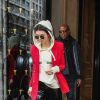 Kendall Jenner quitte l'hôtel George V et se rend au restaurant l'Avenue à Paris le 1er mars 2017.