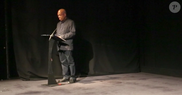 Burt Caesar lors d'une conférence au sujet du théâtre. Vidéo viméo datée de 2016.