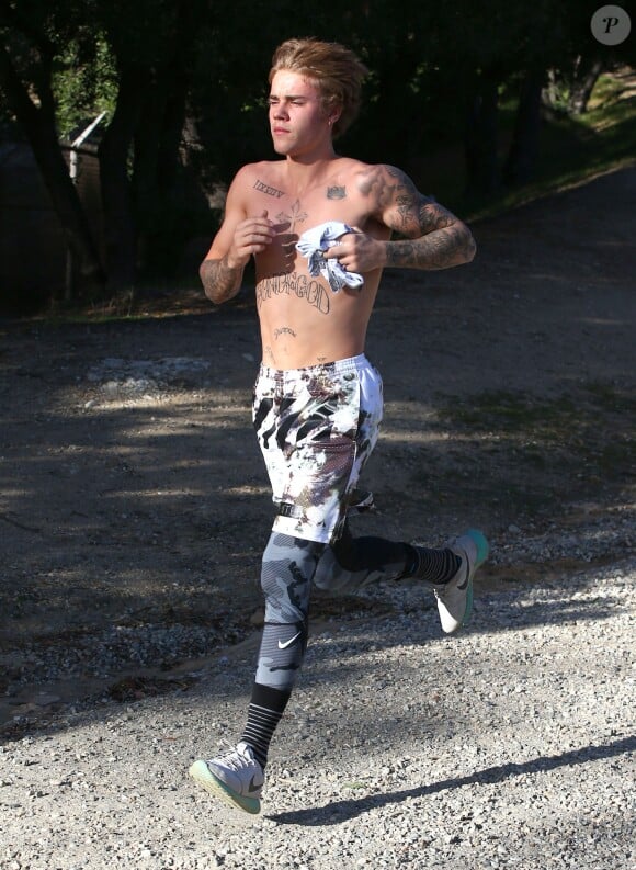 Justin Bieber fait son jogging à Hollywood le 20 décembre 2016.