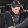 Kendall Jenner de retour à son hôtel le George V à Paris, France, le 2 mars 2017.