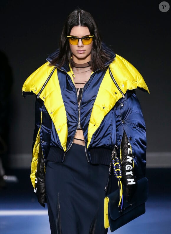 Kendall Jenner - Défilé de mode prêt-à-porter "Versace", collection automne-hiver 2017/2018, à Milan. Le 24 février 2017