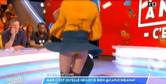 Capucine Anav dévoile sa culotte - "TPMP", jeudi 2 mars 2017, C8